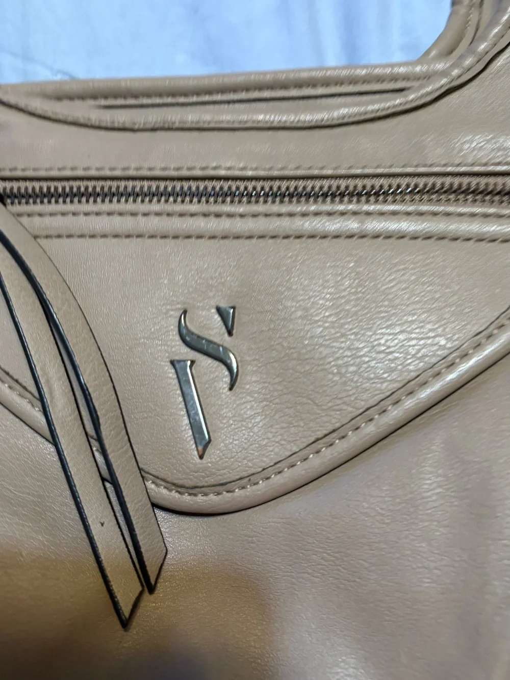 Simply Vera Vera Wang Taupe Leather Shoulder Bag